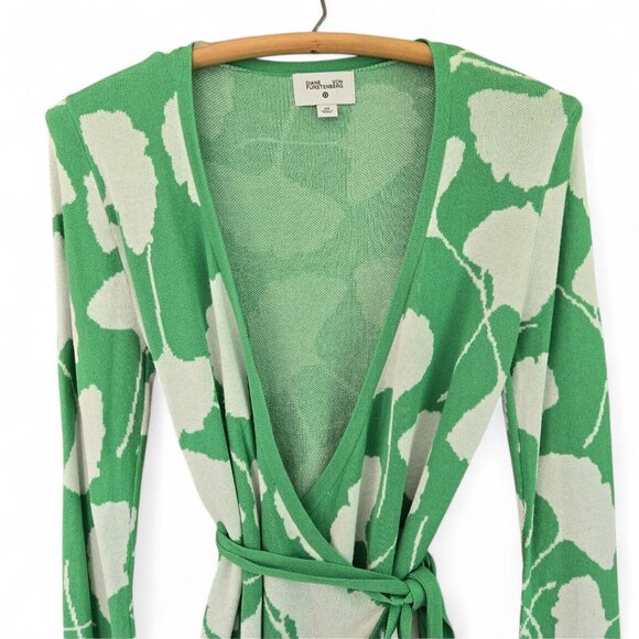 Diane Von Furstenberg XS Green & White Ginko Leaf Wrap Sweater Top Dress - Picture 9 of 16